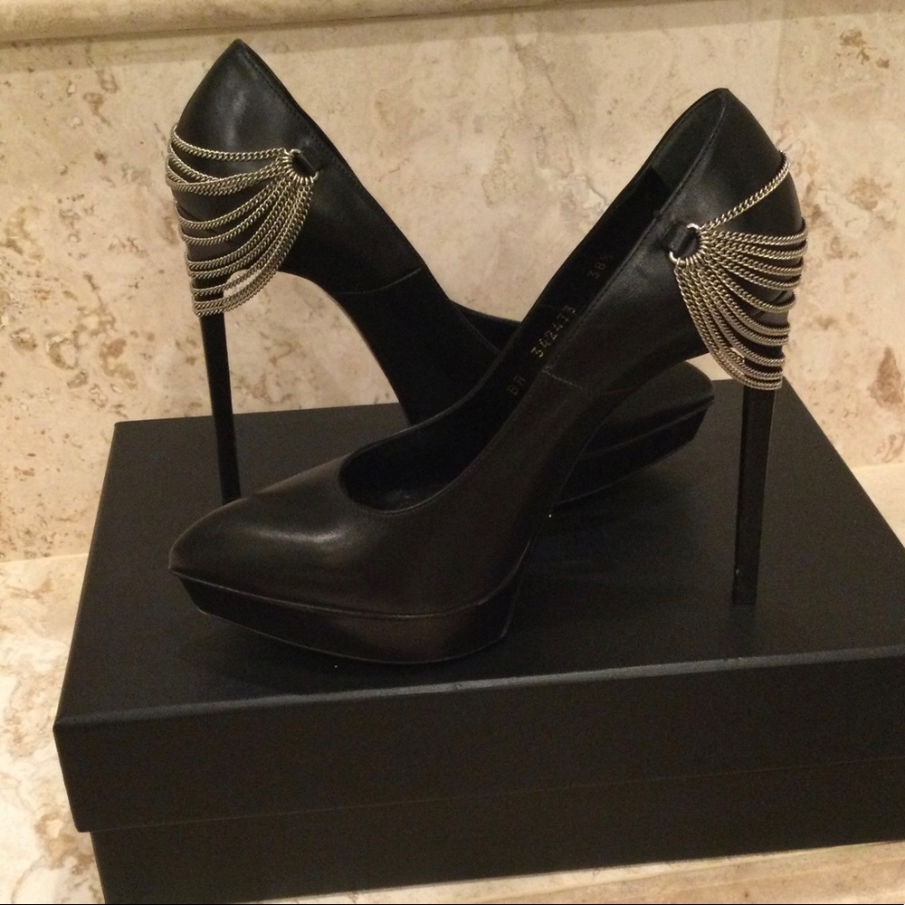 SAINT LAURENT BLACK LEATHER JANIS CHAIN PLATFORM  PUMPS SIZE 38 1/2